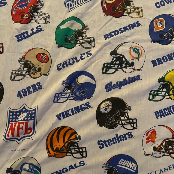 Vintage NFL Football Teams Spell Out Shield Twin Size Flat Bed Sheet 1995 - Picture 10 of 10